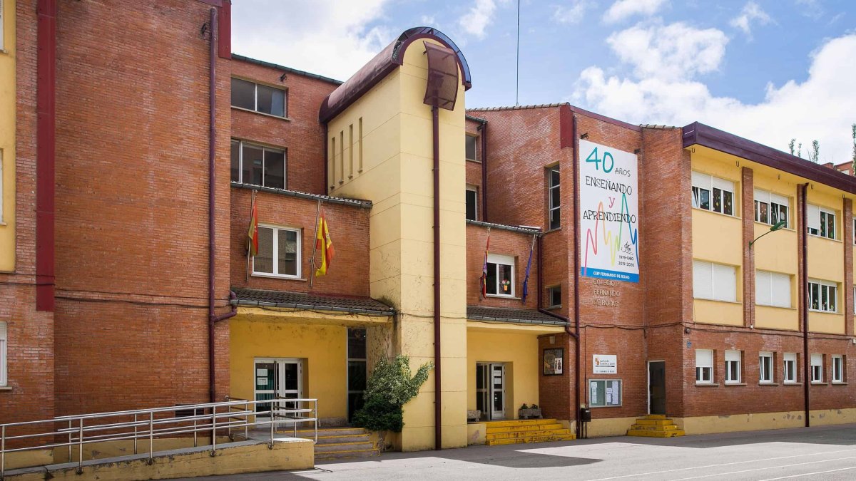 El colegio Fernando de Rojas está en el nivel medio de contaminación soportada. TOMÁS ALONSO