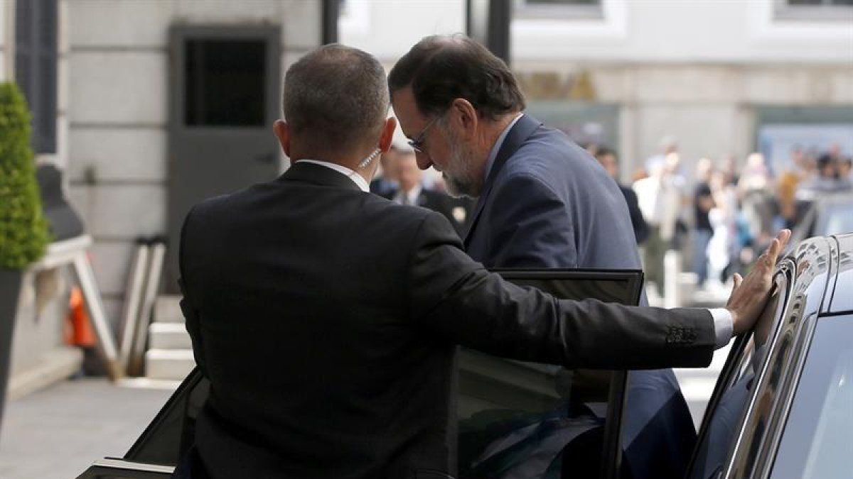 El presidente del Gobierno Mariano Rajoy, a su llegada al Congreso de los Diputados.-EFE