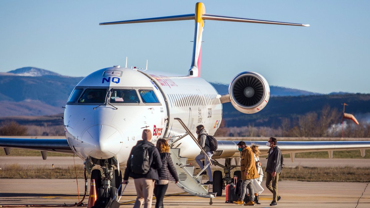 Imagen del último vuelo comercial en el aeropuerto de Burgos. TOMÁS ALONSO