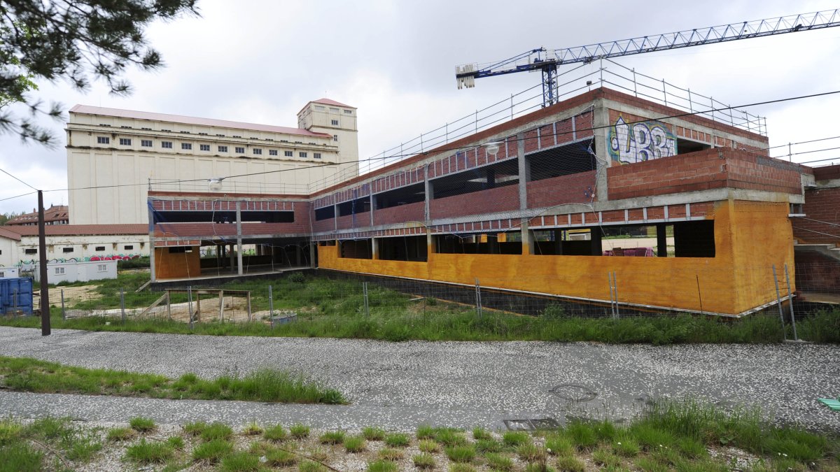 Obra paalizada del centro de salud de García Lorca. ISRAEL L. MURILLO