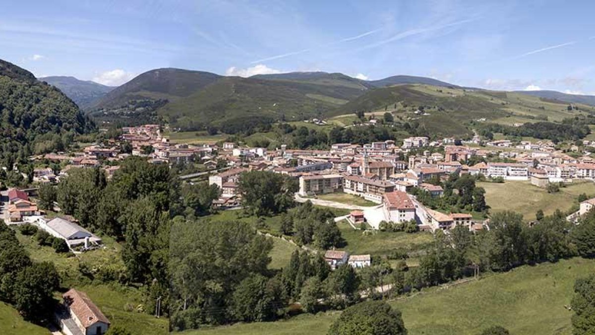 Vista general de Espinosa de los Monteros, cuyo borrador presupuestario contempla actuaciones dentro y fuera del casco urbano.-ISRAEL L. MURILLO