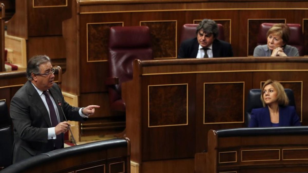 El ministro del Interior Juan Antonio Zoido en la sesion de control al Gobierno.-/ ZIPI (EFE)