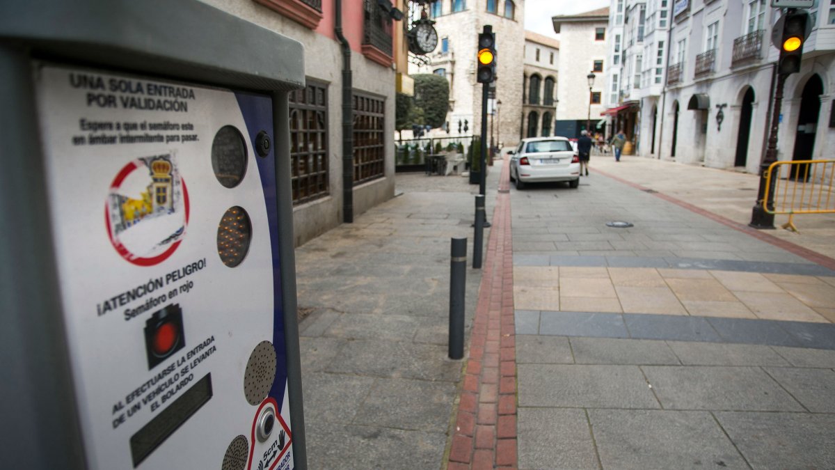 El sistema de control de tráfico en el centro histórico está automatizado desde hace años. TOMÁS ALONSO