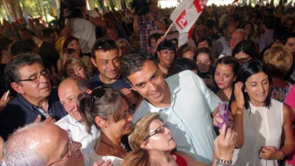 Pedro Sánchez insiste en su propuesta de pacto a Ciudadanos y Podemos para evitar unas terceras elecciones.-EFE / XOÁN REY / DAVID CASTRO