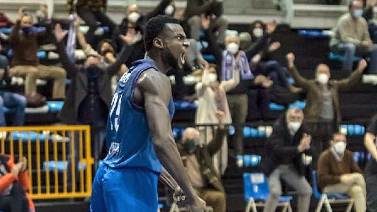 Norelia, con la camiseta del Oviedo. OVIEDO BALONCESTO