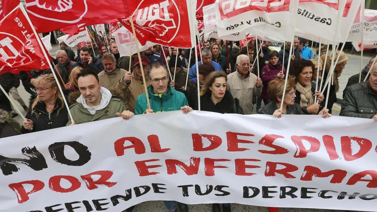 CCOO y UGT denuncian que la reforma laboral «precariza» las condiciones de los trabajadores.-RAÚL G. OCHOA