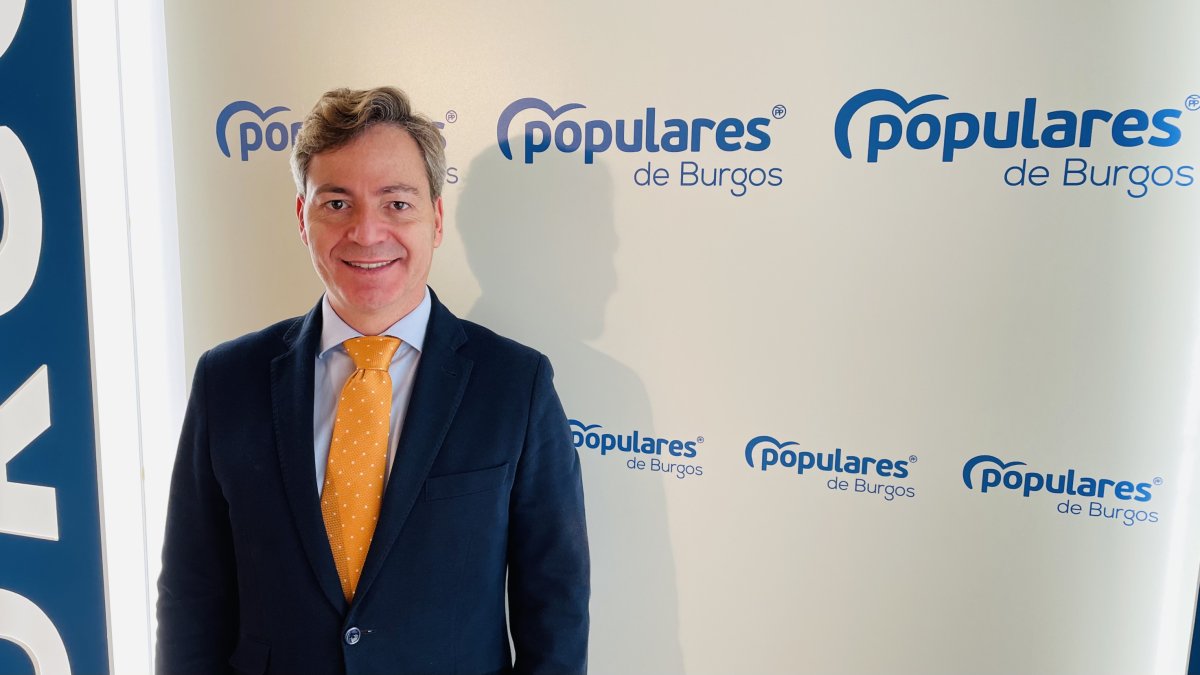 César Barriada, concejal del grupo municipal popular, antes de la rueda de prensa.