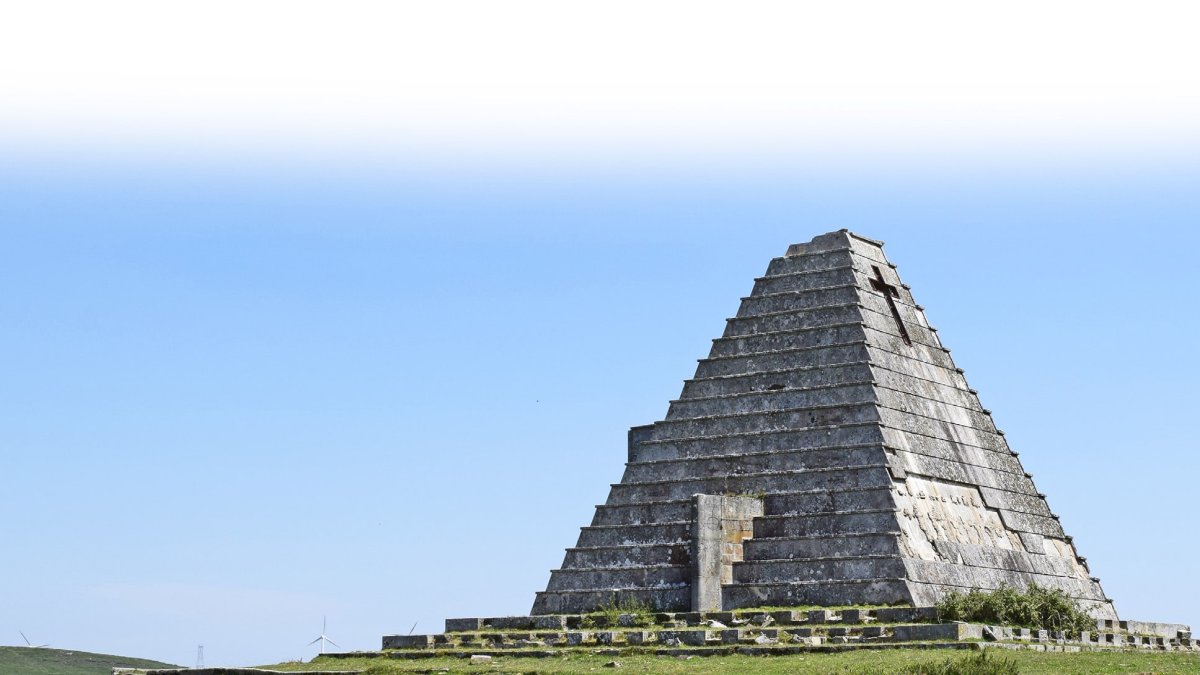 La pirámide de los italianos.