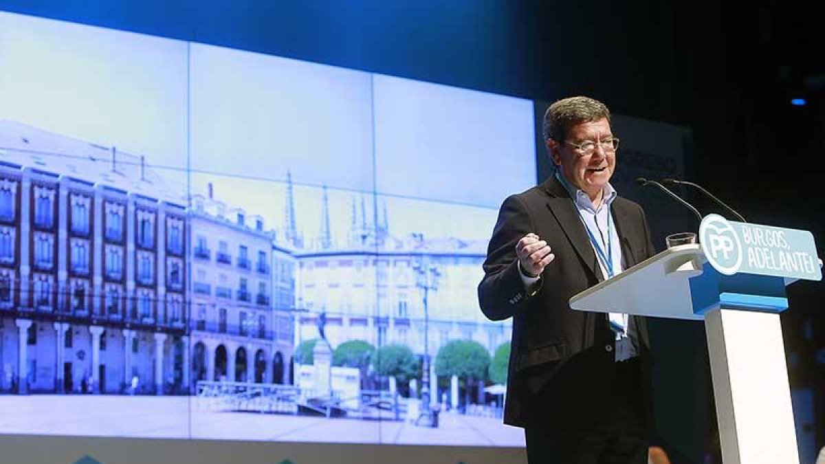 César Rico durante su intervención ante los más de 350 militantes que se dieron cita en el congreso.-RAÚL G. OCHOA