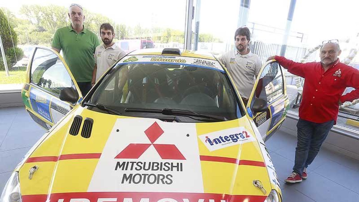 El IV Rallysprint de Villahoz fue presentado ayer en el concesionario Uremovil.-Raúl G. Ochoa