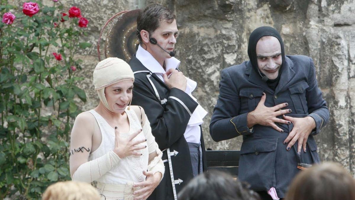 Bambalúa Teatro cuenta con 300 representaciones y más de 25.000 espectadores en sus espectáculos nocturnos en el Castillo. ECB