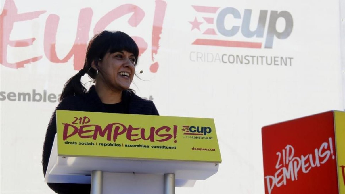 Anna Gabriel durante un acto de campaña de la CUP en Sabadell, el pasado diciembre.-/ JORDI PUJOLAR (ACN)