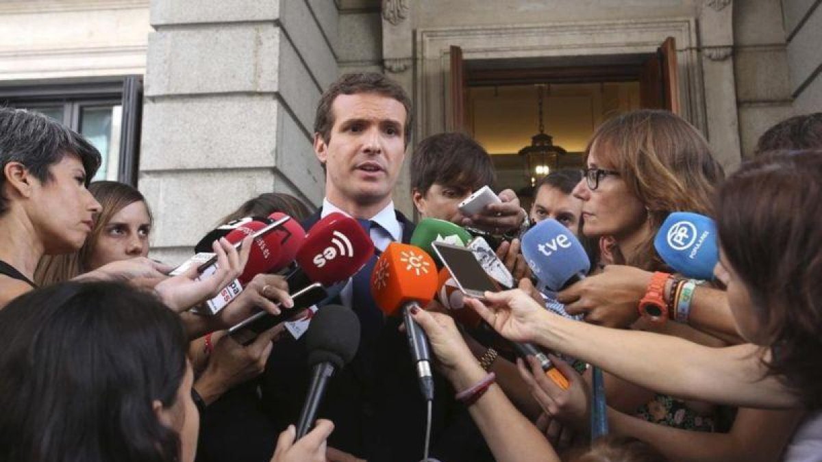 Casado hace declaraciones a la prensa tras su reunión con las asociaciones de jueces y fiscales.-DAVID CASTRO