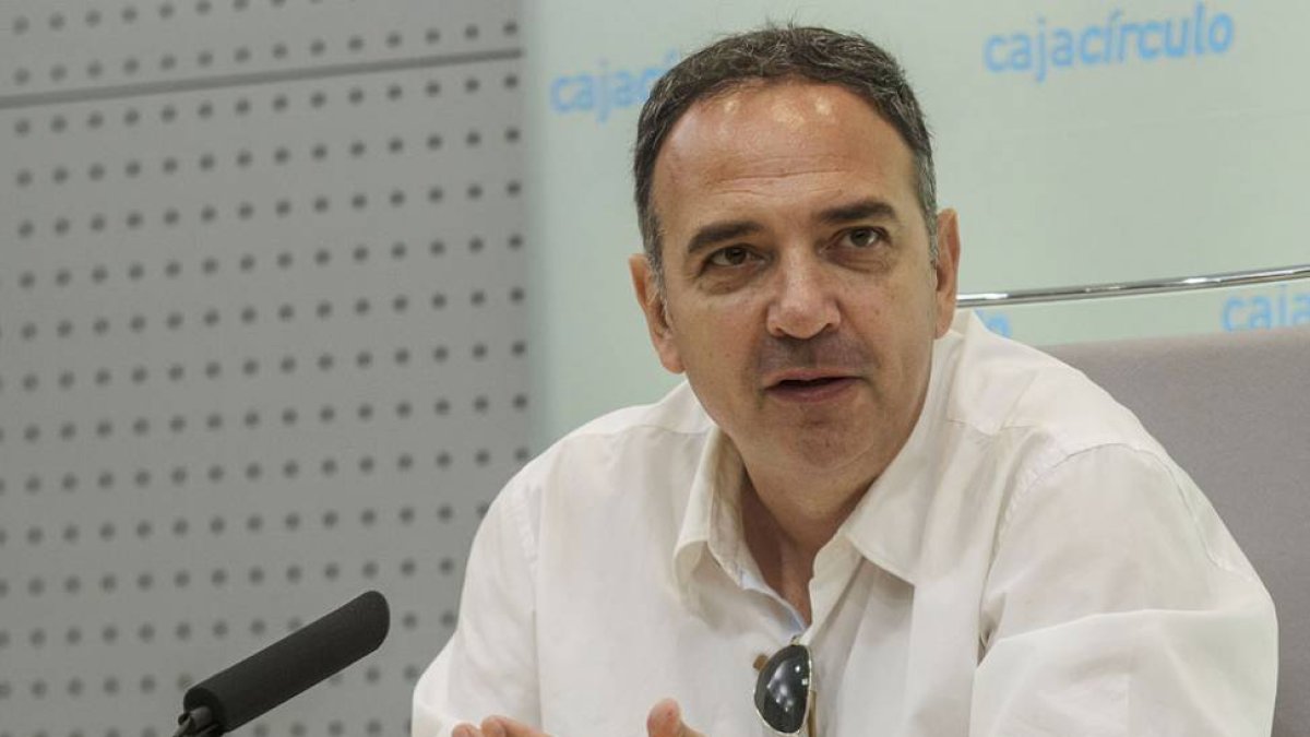 Andreu Casadevall, durante un momento de la comparecencia ofrecida en la mañana de ayer.-SANTI OTERO