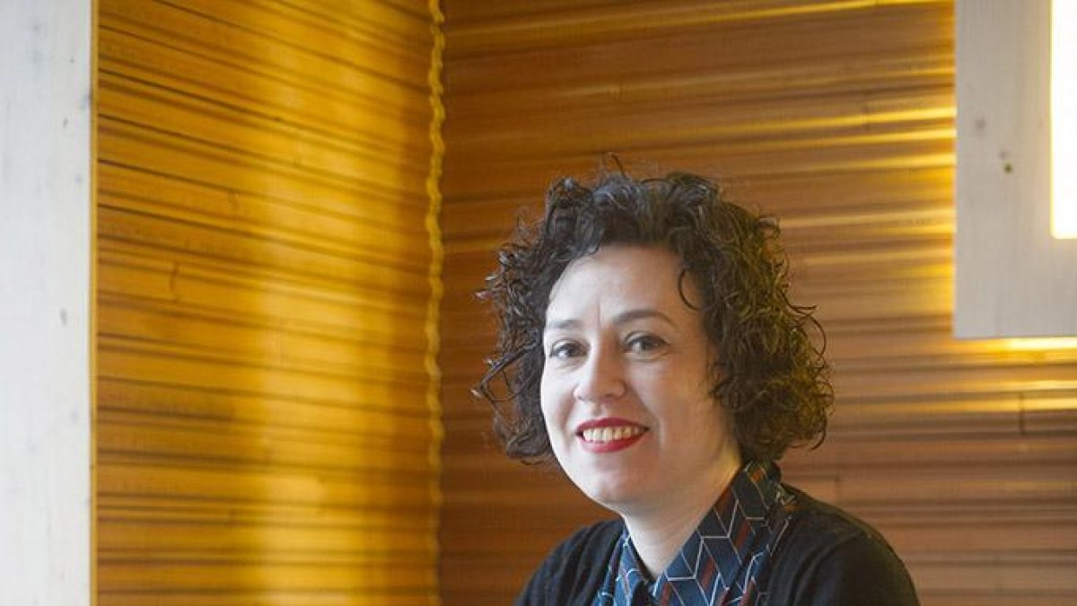 Sabela Aldrey, con su segundo poemario en primer plano.-Israel L. Murillo