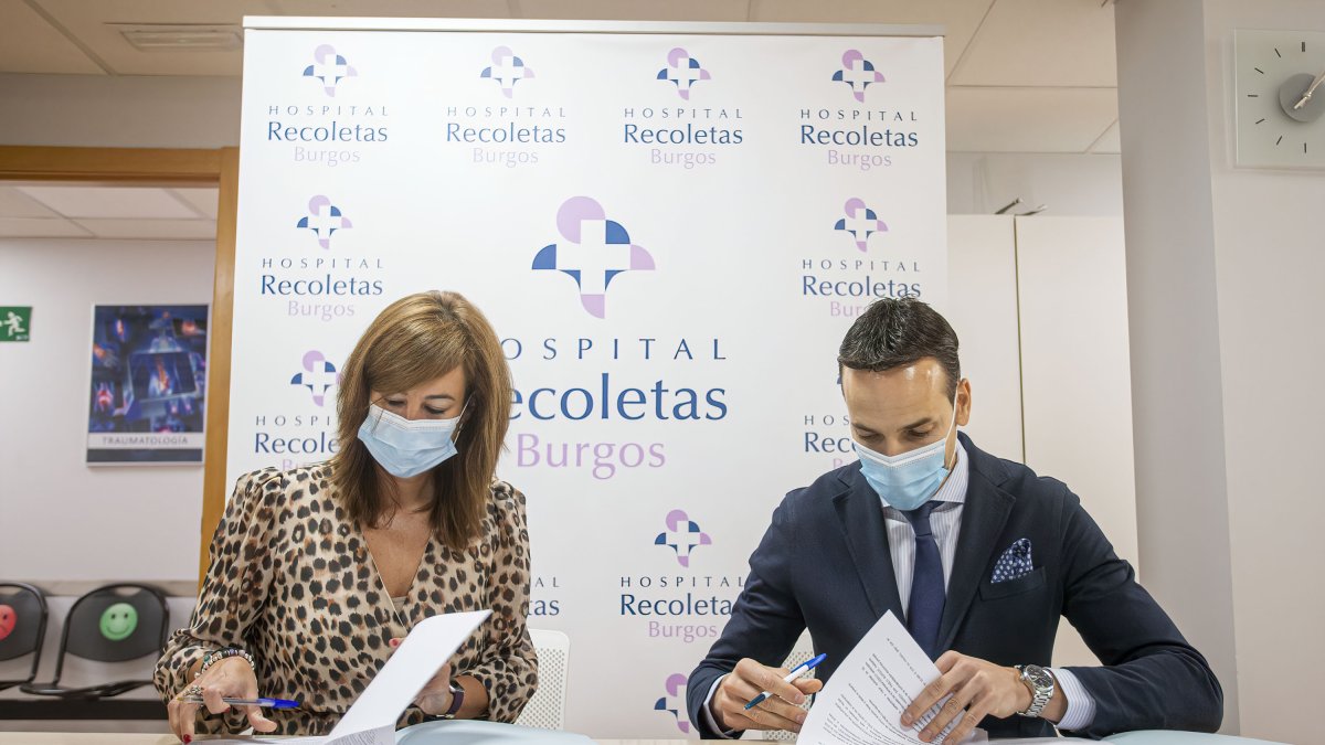 RENOVACIÓN ACUERDO CON HOSPITAL RECOLETAS. El presidente del Hereda San Pablo, Félix Sancho, y la gerente del Hospital Recoletas Burgos, Pilar Gómez, rubricaron ayer el convenio de colaboración (patrocinio y prestación de servicios médicos) entre ambas entidades. Es ya la sexta temporada que caminan de la mano.