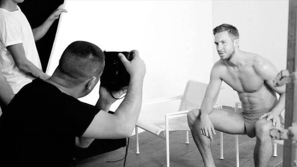 Calvin Harris se convierte en la nueva imagen de Emporio Armani.-Foto: LACHLAN BAILEY