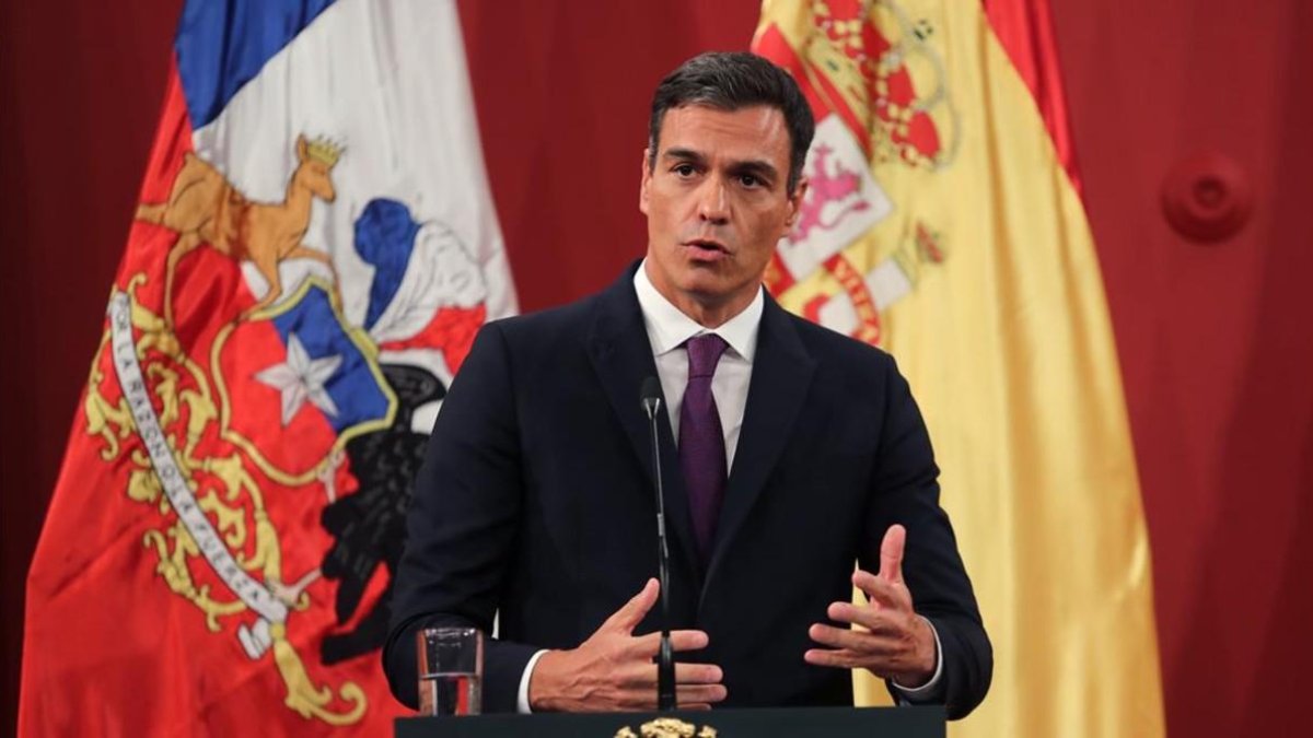 Pedro Sánchez, este martes en Santiago de Chile.  /-REUTERS / IVÁN ALVARADO