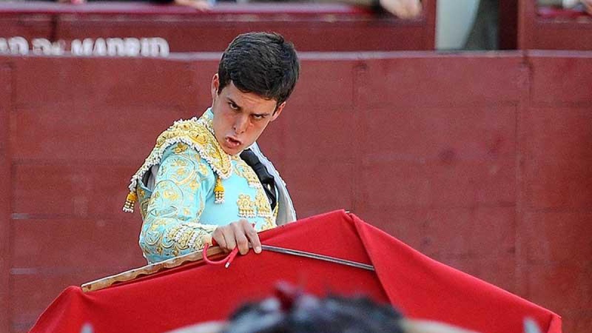El gaditano David Galván estoqueó ayer la corrida de Bañuelos en Madrid.-ECB