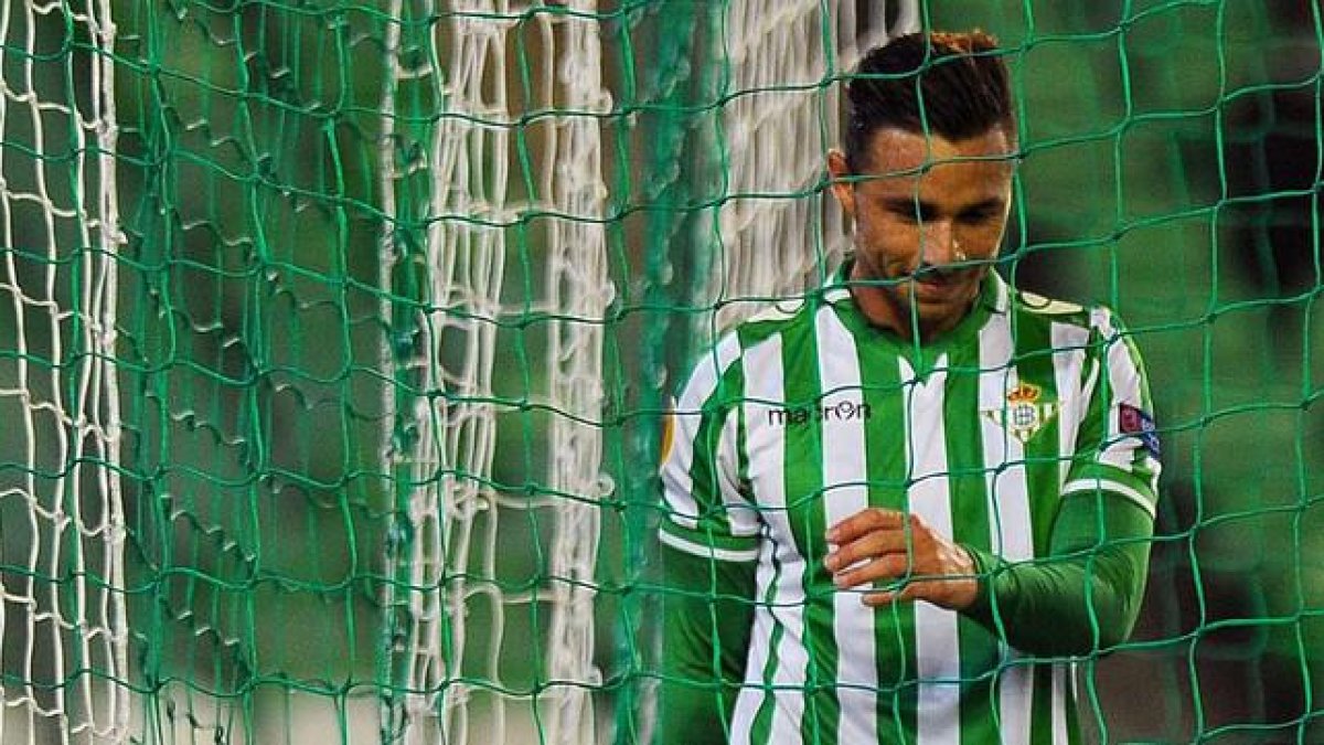 El delantero bético Rubén Castro, durante un partido en el Benito Villamarín.-AFP / JORGE GUERRERO