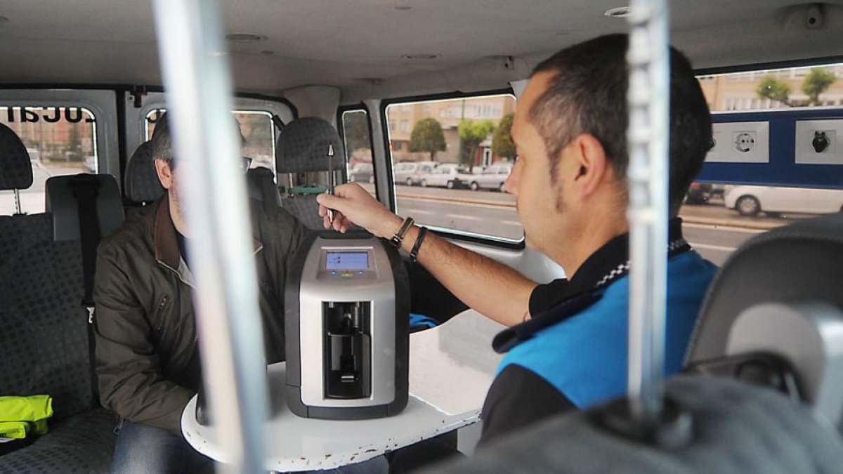 Imagen de un control de la Policía Local-RAÚL G. OCHOA