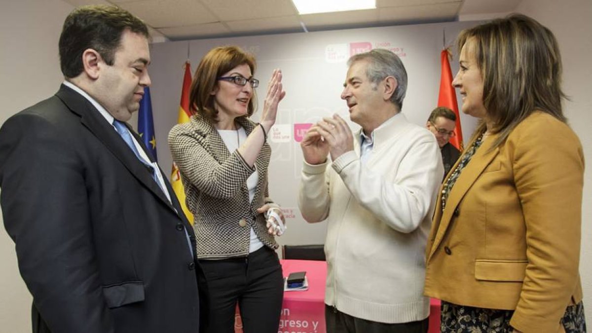 Rafael Delgado Botello, Maite Pagazaurtundúa, Roberto Alonso y Rosario Pérez, ayer, durante el acto de inauguración de la sede de UPyD.-SANTI OTERO