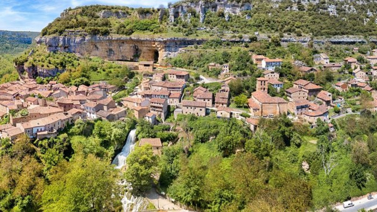 La naturaleza ha modelado un paisaje espctacular en Orbajena, que el hombre ha completado con una arquitectura con sabor propio. ISRAEL L. MURILLO