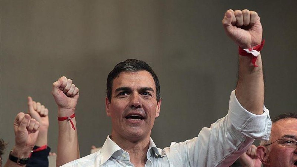 Pedro Sánchez, durante un acto con militantes en Granada, el pasado sábado.-EFE / PEPE TORRES