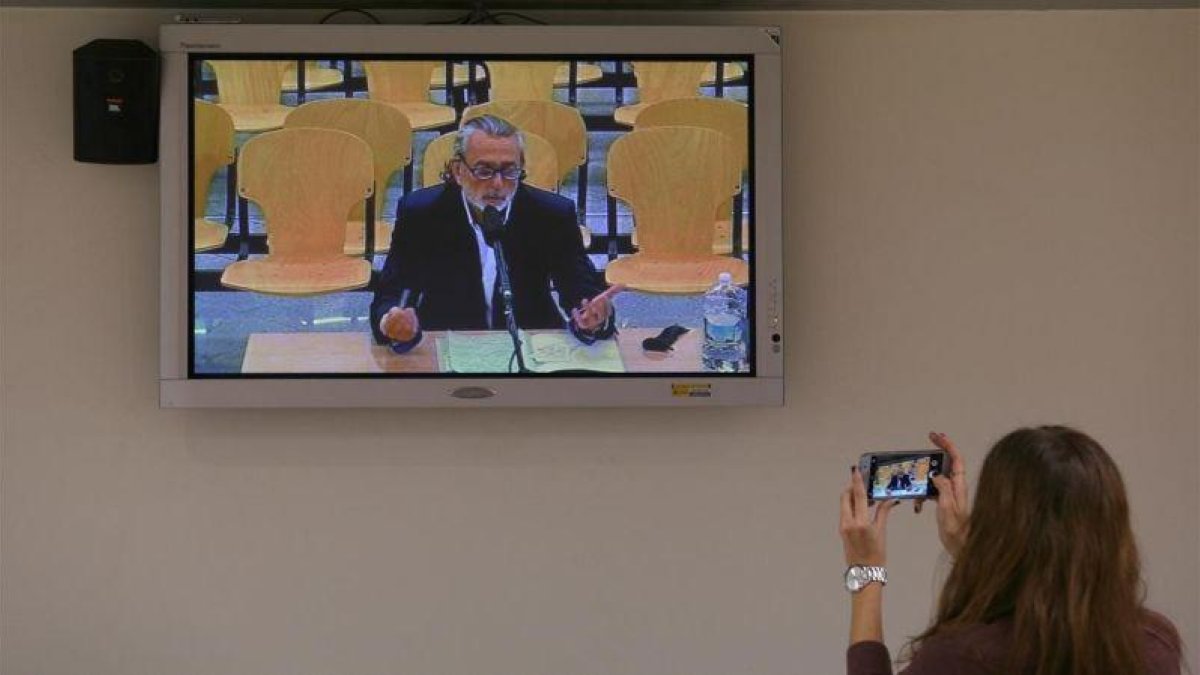 Francisco Correa, el pasado 17 de noviembre, durante su declaración en el juicio del caso Gürtel en la Audiencia Nacional.-DAVID CASTRO