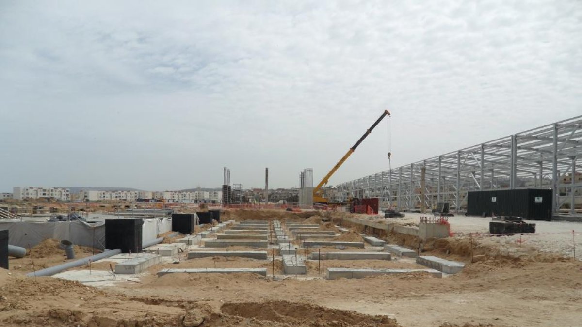 Imagen de las obras en la ciudad argelina de los edificios que forman parte de la línea del tranvía.-E. M.