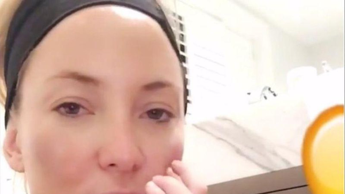 Kate Hudson, maquillada por su hijo de cinco años.-INSTAGRAM