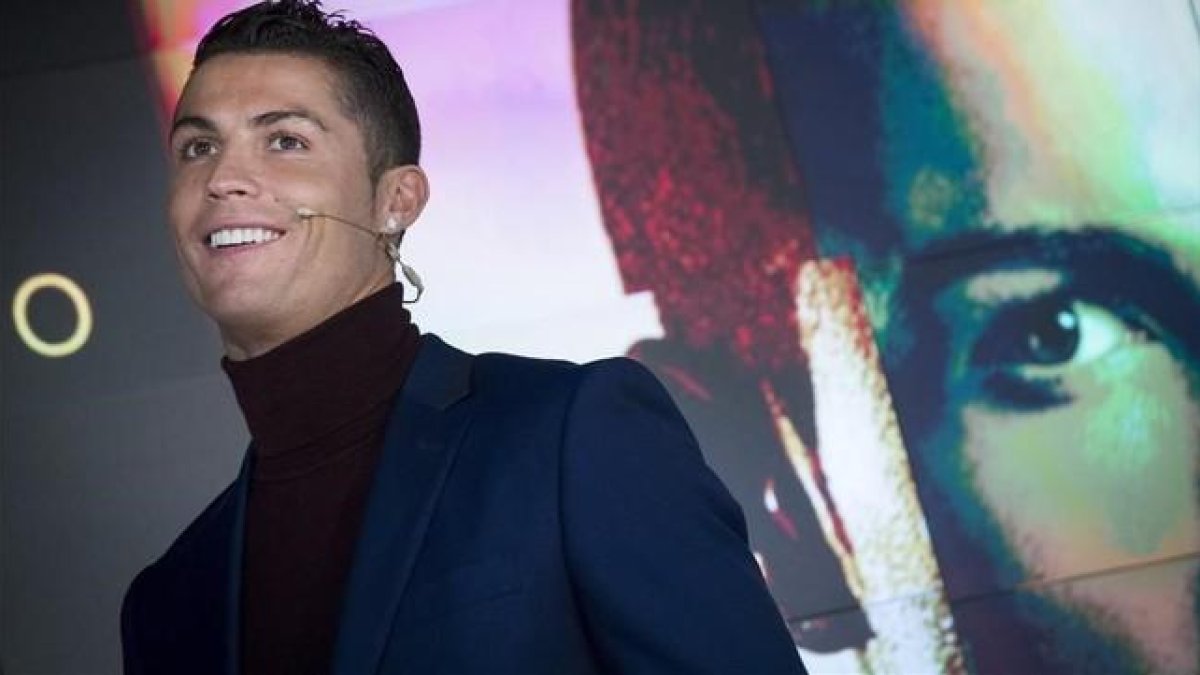 Cristiano Ronaldo, este jueves durante la presentación de su colonia.-EFE / LUCA PERGIOVANNI