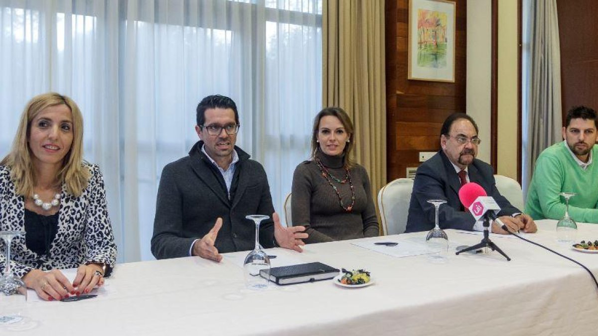 De izquierda a derecha, Olaia Abadía, FranContador, Lorena de la Fuente, Ángel Guerra y Óliver Ramos.-SANTI OTERO