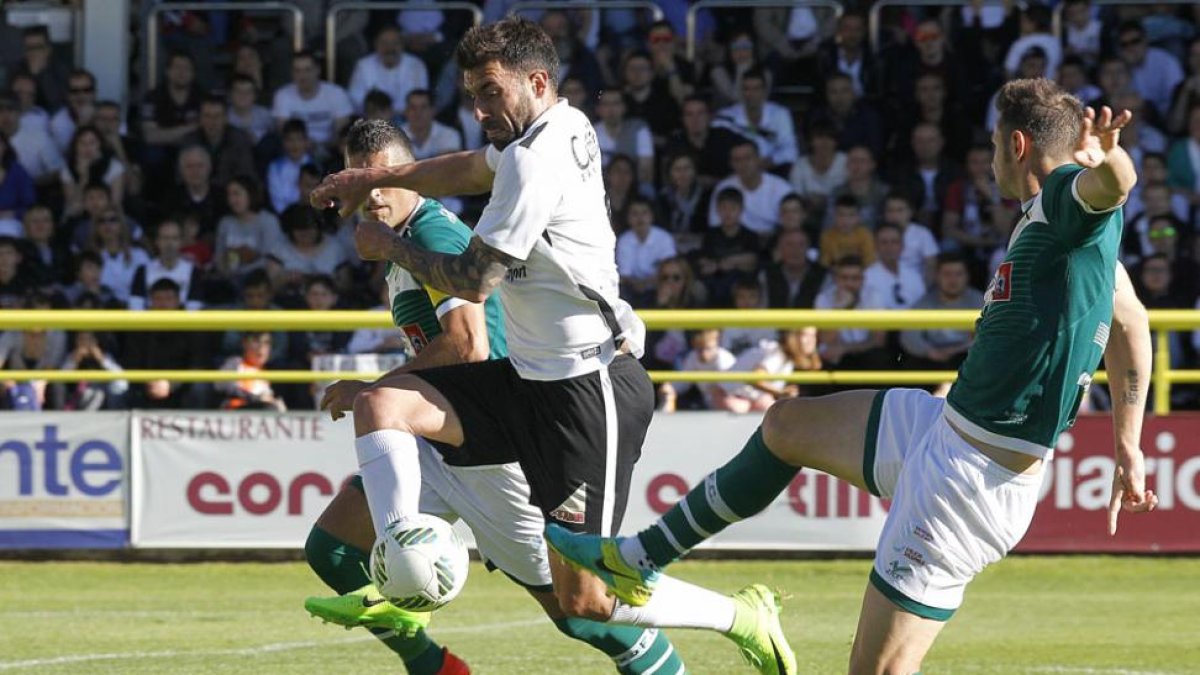 Adrián Hernández ha sido el máximo goleador del Burgos CF en las dos últimas temporadas-Santi Otero