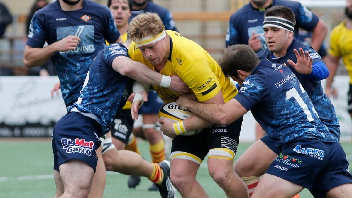 Snyman abre la puerta de la defensa rival. SANTI OTERO