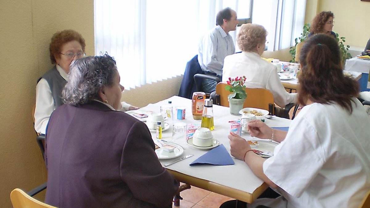 Beneficiarias del programa de Comida a Domicilio impulsado por el Ayuntamiento de Aranda.-L. V.