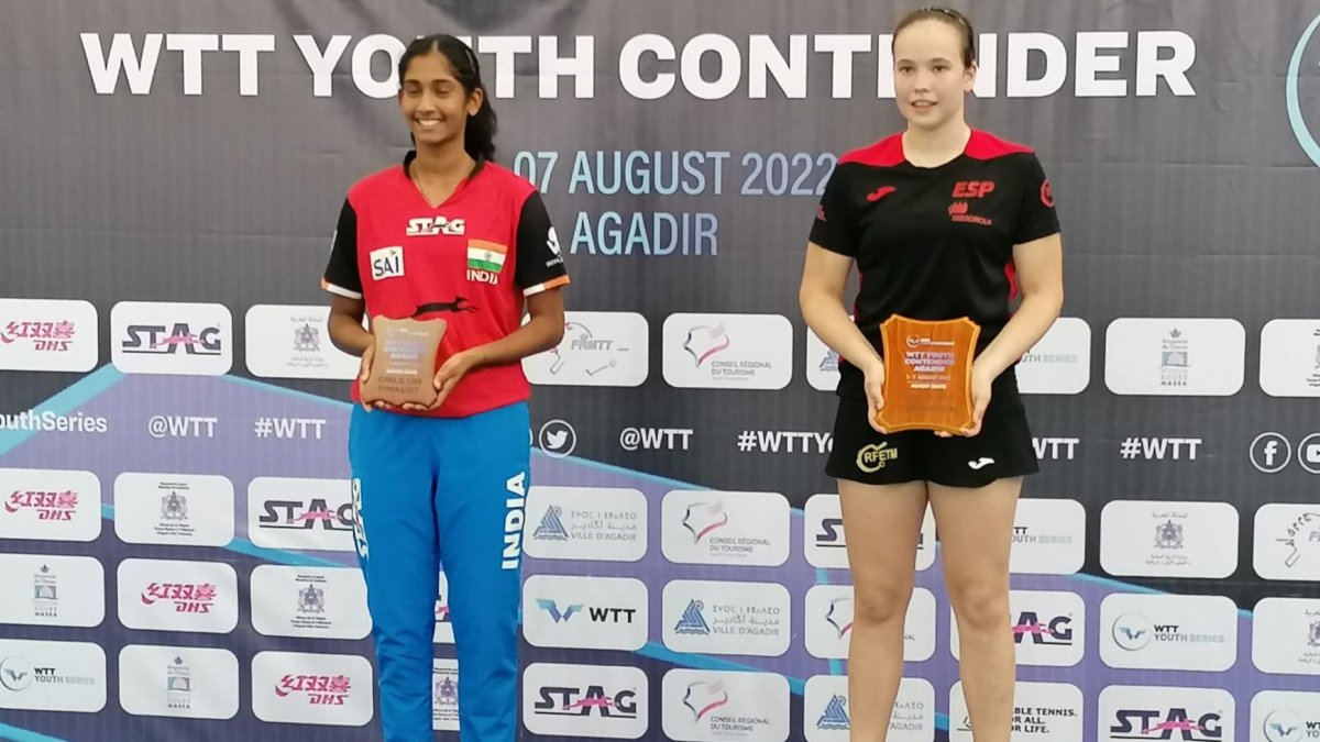 María Berzosa posa como campeona de la categoría U15. ECB