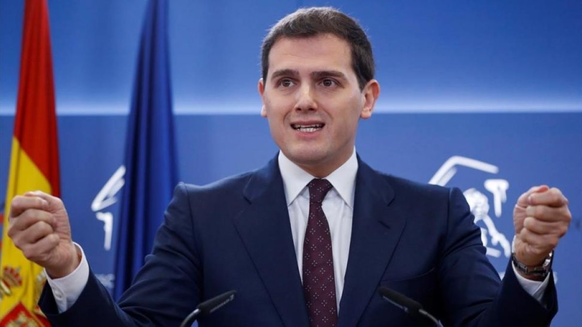 El lider de Ciudadanos, Albert Rivera, durante la rueda de prensa para anunciar su acuerdo con el Gobierno para apoyar los presupuestos de 2018.-EFE