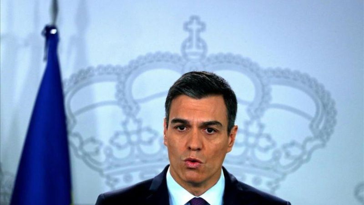 Pedro Sánchez durante su declaración institucional sobre Venezuela.-SERGIO PÉREZ (REUTERS)