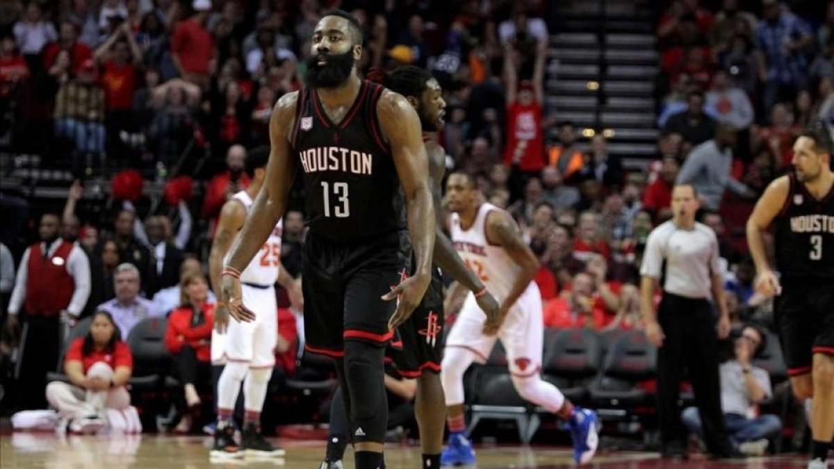 Harden celebra uno de sus triples en el partido ante los Knicks.-ERIK WILLIAMS / USA TODAY SPORTS