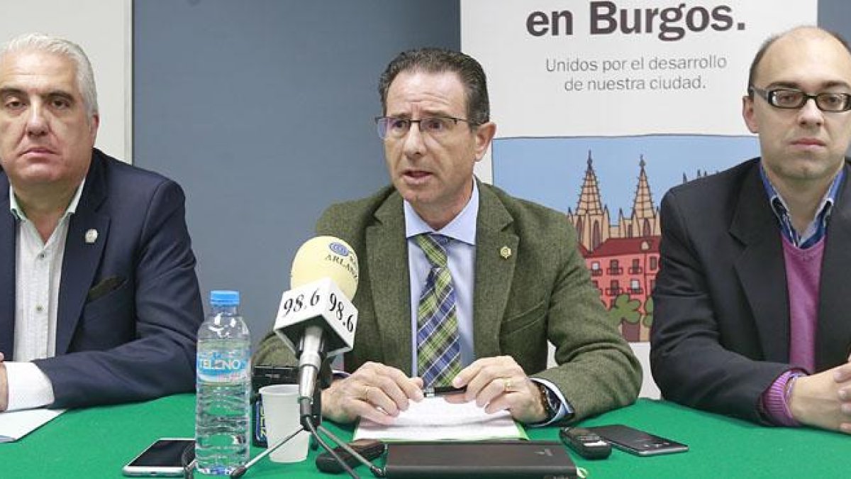 Miembros del colegio durante una rueda de prensa.-RAÚL G. OCHOA