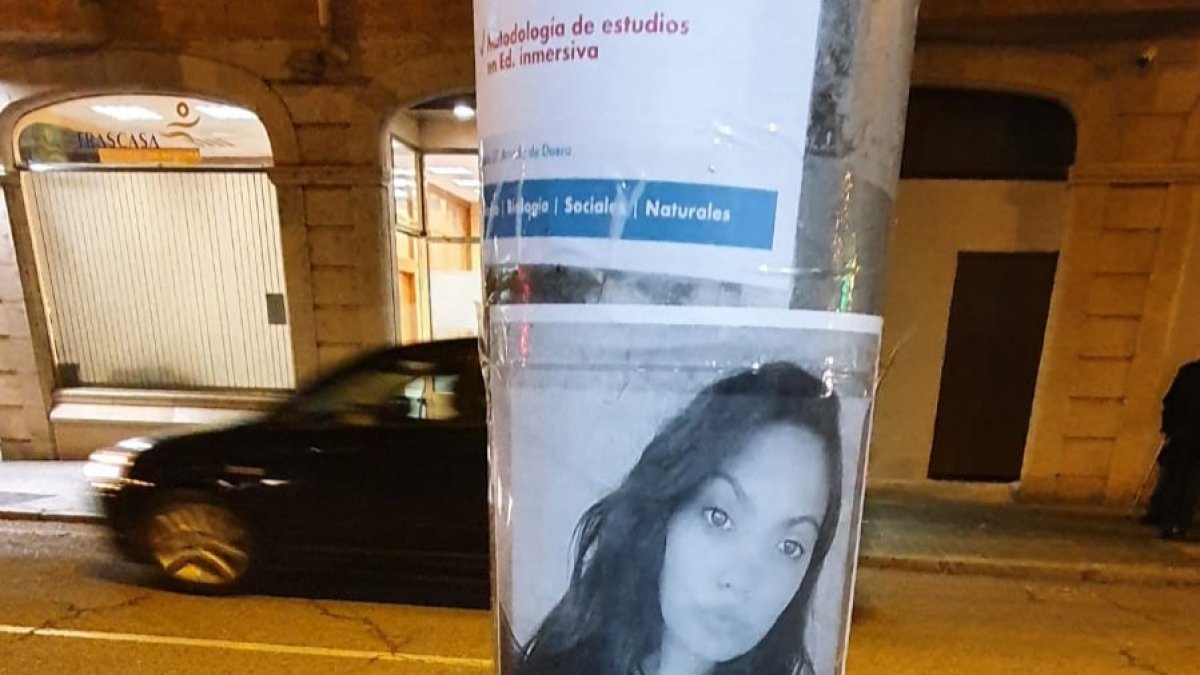 La joven fue identificada por un viandante que la reconoció por la foto de los carteles que pegó su familia por la ciudad. L. V.