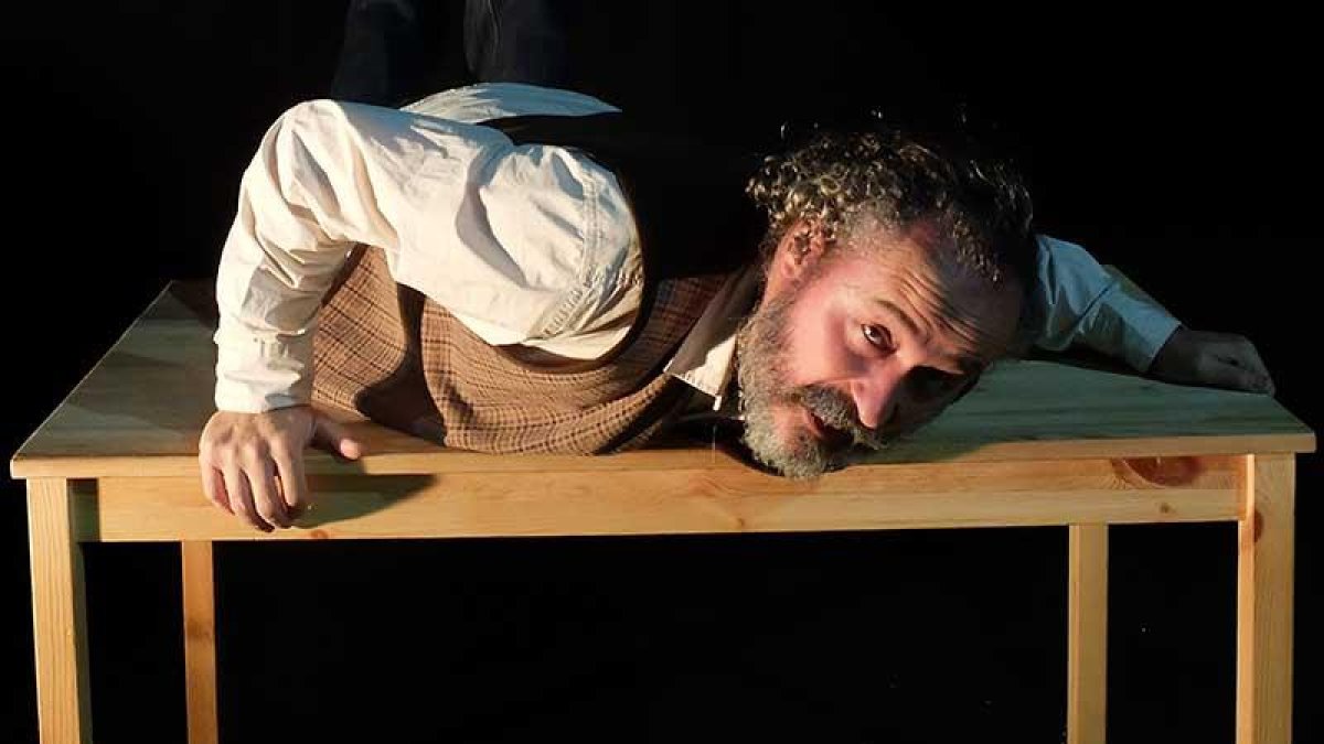 Andrés García protagoniza ‘Inútil sin referencias’, con la que Ronco Teatro regresa a Las Noches del Clunia.-