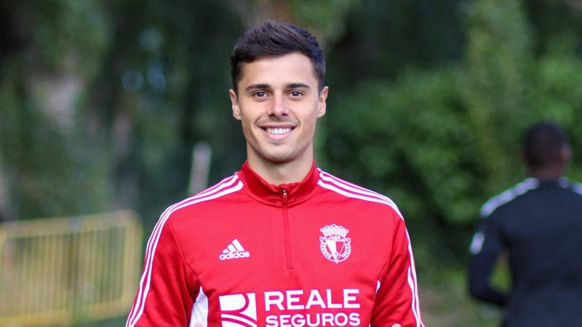 Gaspar Campos, durante su primer entrenamiento con el Burgos CF. BURGOS CF