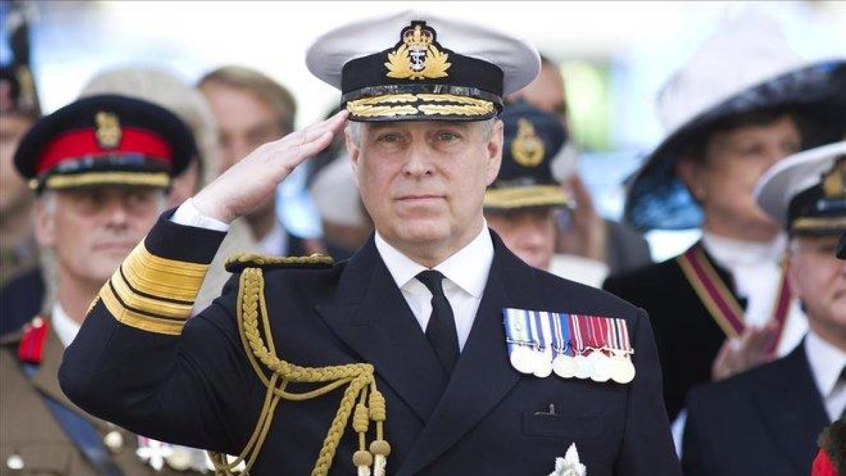 El príncipe Andrés, duque de York, en un desfile en el 2015.-JUSTIN TALLIS (AFP)