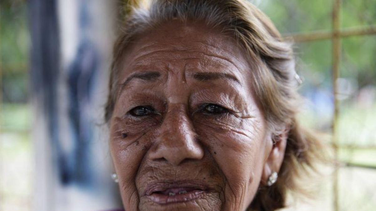 La Coquito, de 78 años, fue capturada junto con otras dos mujeres, una de ellas vestida con un traje típico azul y blanco, en alegoría a la bandera de Nicaragua, para protestar por medio de un baile folclórico.-EFE