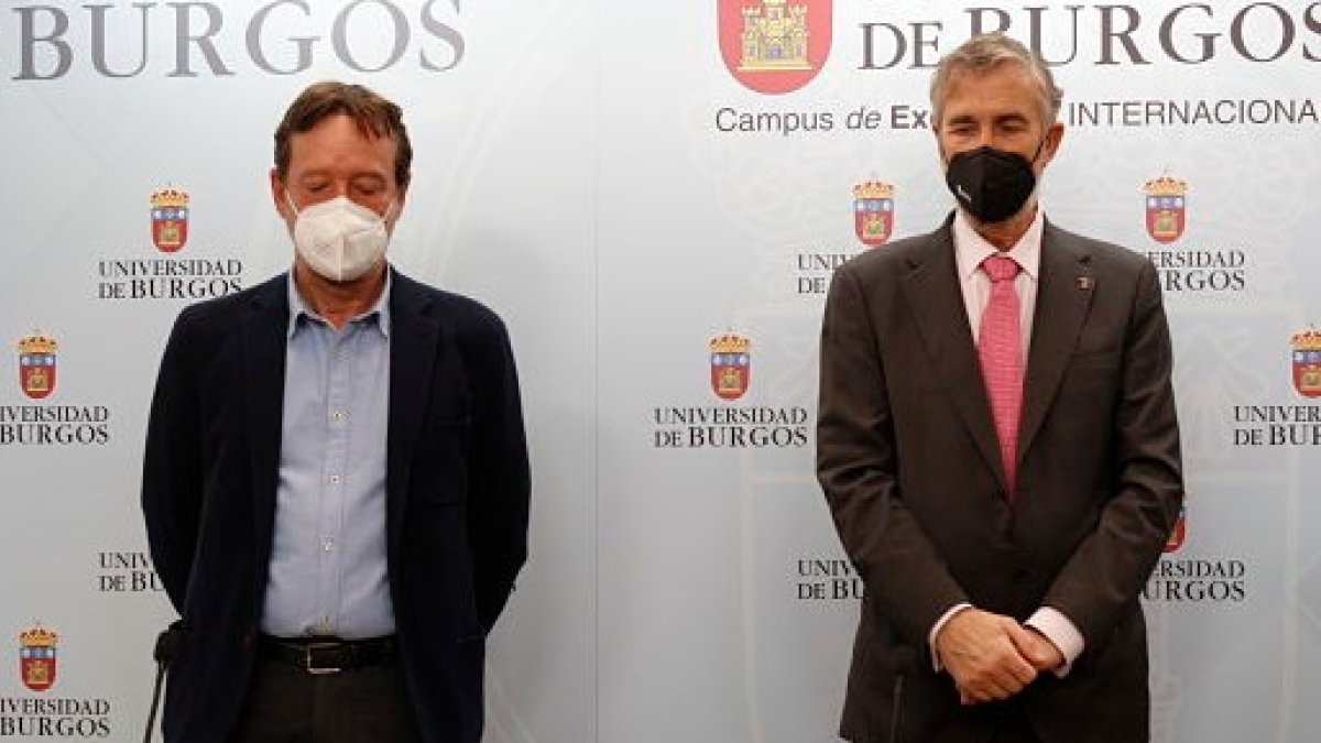 Manuel Calvo Rathert junto al rector Manuel Pérez Mateos. ECB