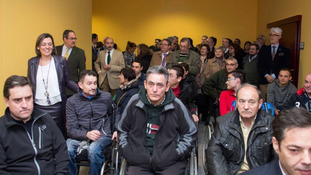 La consejera Milagros Marcos (a la izquierda de la imagen) ayer en la inauguración del centro de día.-ICAL