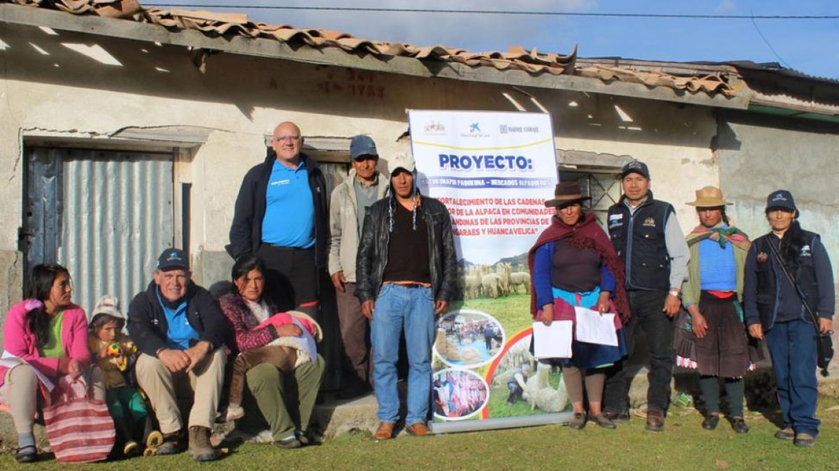 Visita de los voluntarios de ‘La Caixa’ a Huancavelica, Perú.-ECB