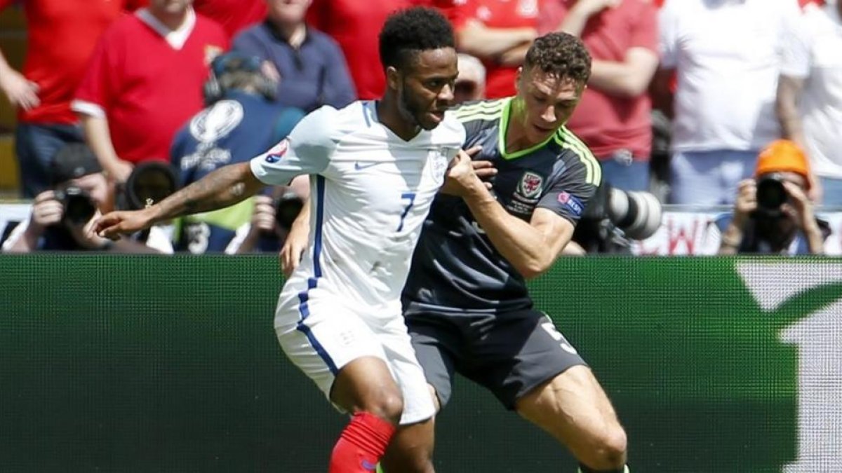 Sterling está siendo uno de los futbolistas más señalados de Inglaterra.-EFE